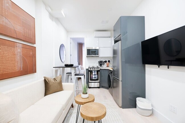 Photo - 515 W 48th St Unit ID1022015P