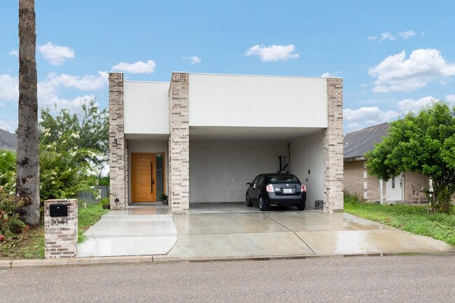 Building Photo - 2041 Lake View Dr Rental