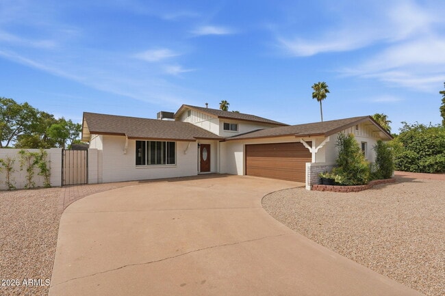 Building Photo - 8355 E Stella Ln