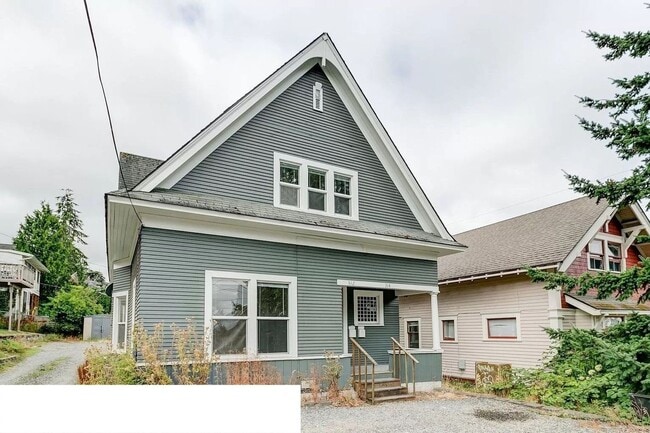 Photo - Large 6 Bedroom House Available in August!!