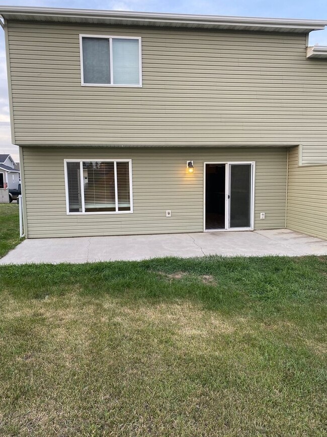 Building Photo - 3 Bedroom 2 1/2 Bath Twin home SORRY NO PETS