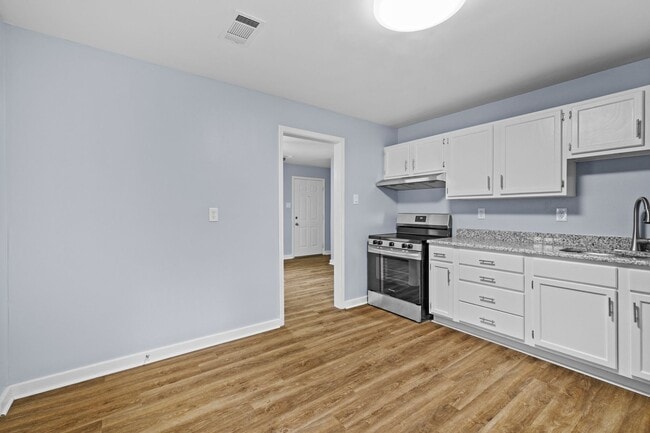Photo - 102 Pine Cir
