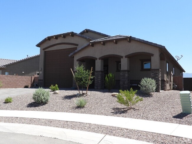 Building Photo - 3 Bedroom 2 Bathroom Rental