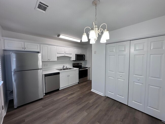 Photo - 531 Edgecliff Ln