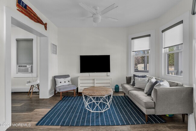 Photo - 1208 Bond St