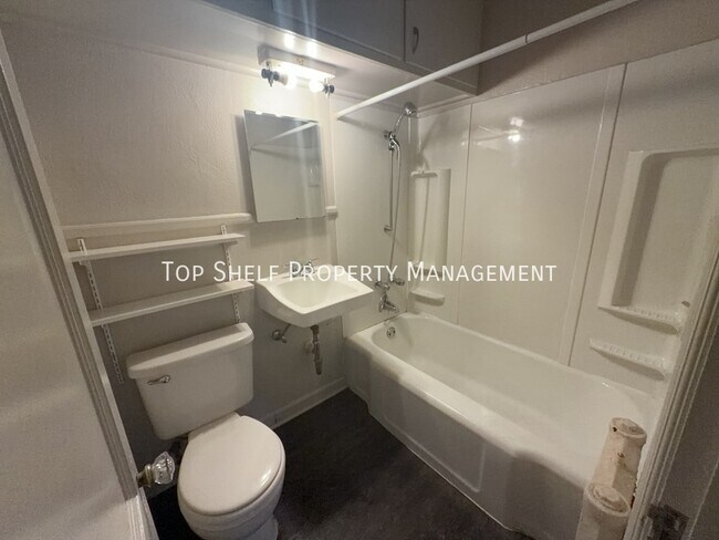 Photo - 2303 E 9th St Unit 4