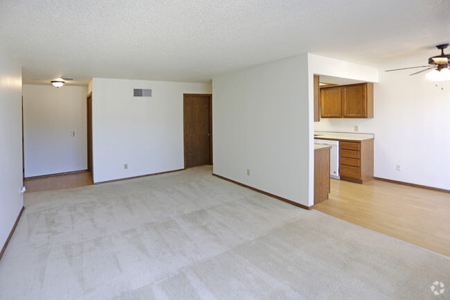 2BR, 1BA - 1,020 SF