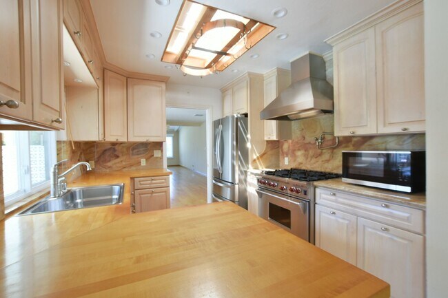 Photo - Well Maintained 3 Bedroom 2 Bath Home in Highly Desirable Saratoga Neighborhood!