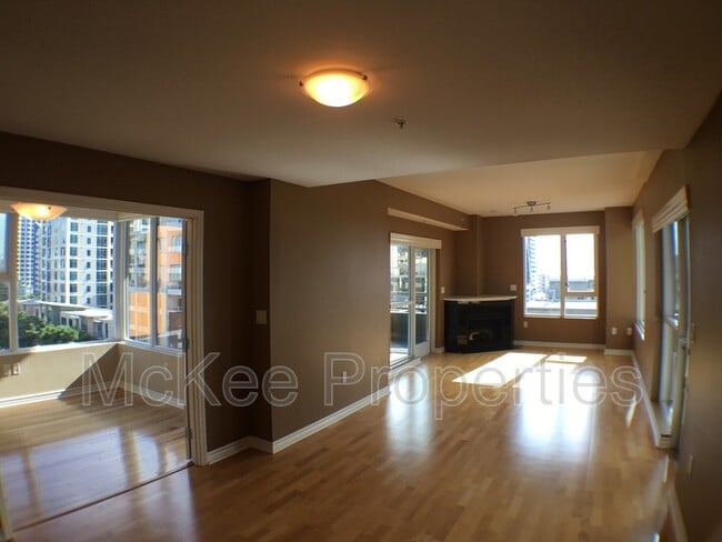 Photo - 300 W Beech St Unit #602