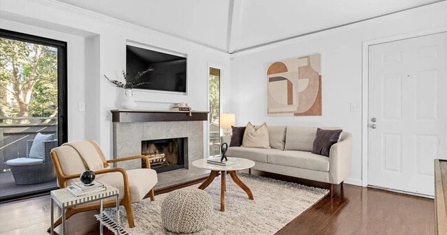 Building Photo - "Chic & Cozy 1-Bedroom Retreat with Modern... Rental