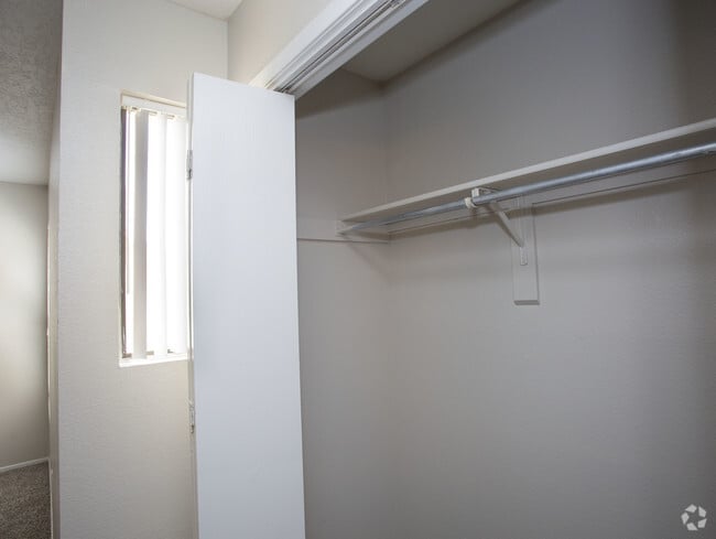 2Bd/2.5 Town Home