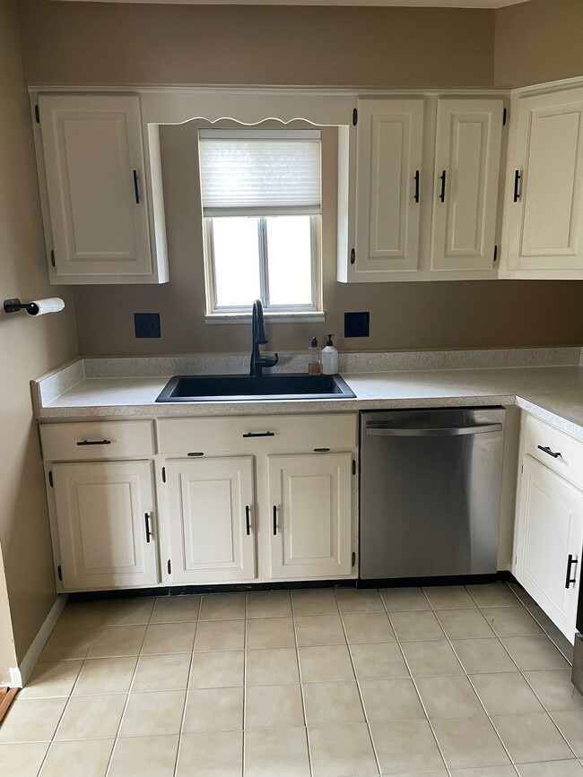 Building Photo - 4113 Telegraph Rd Unit B217