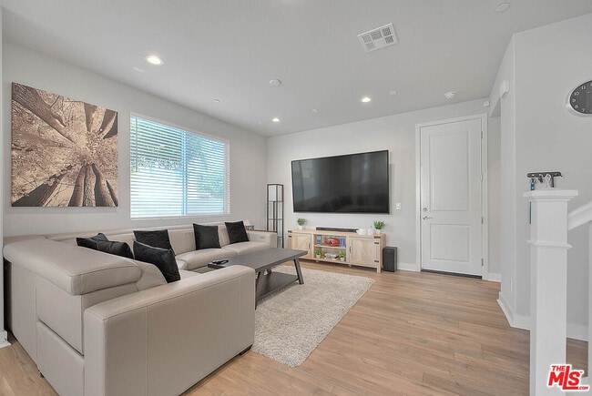 Photo - 629 Daniel Freeman Cir