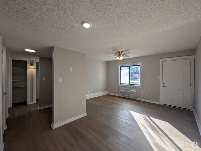 Building Photo - Newly Remodeled • 2/1 in Cave City! Unit Apt #8