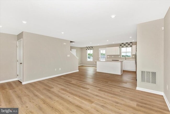 Photo - 38 Diopside Dr