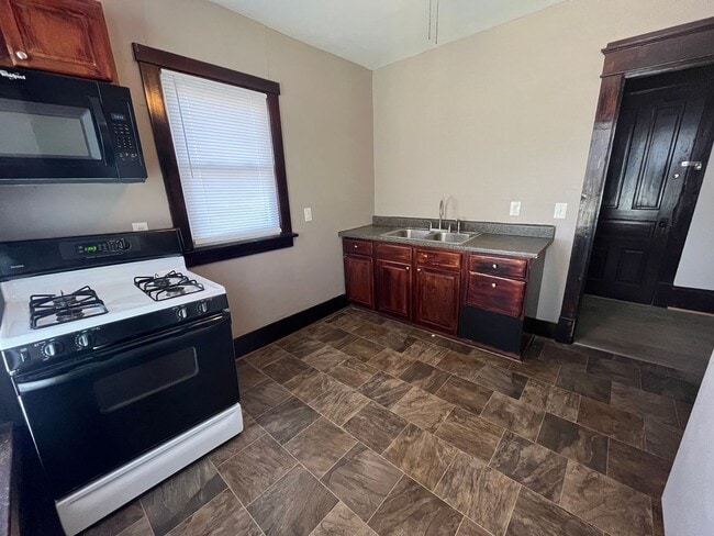 Building Photo - Kennedy Asian Invasion Unit 2905 Up