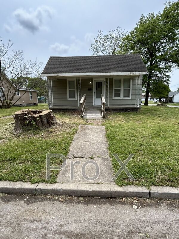 Photo - 815 W 6th St House
