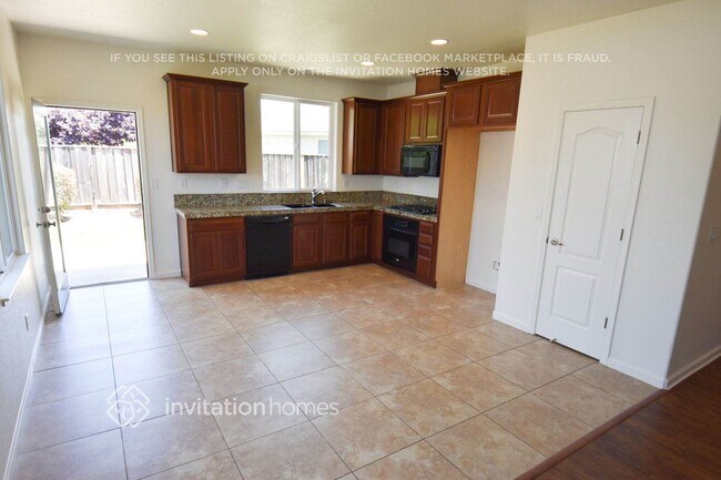 Photo - 1675 Guildford Way