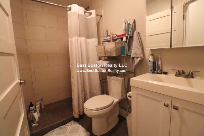 Photo - 33 Portsmouth St Unit 1R