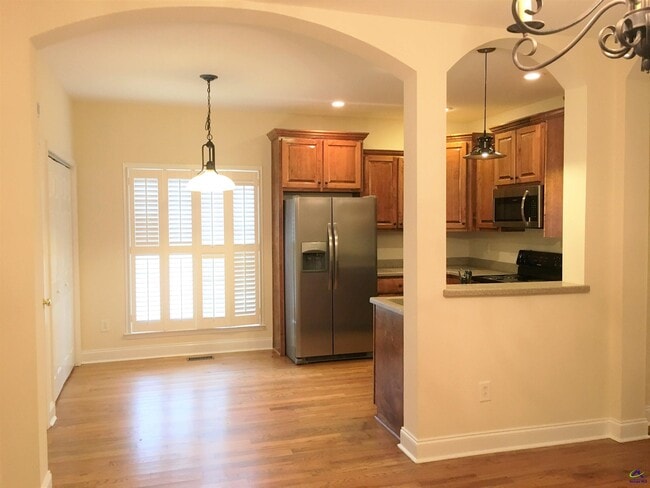 Photo - 502 Whistler Ln N