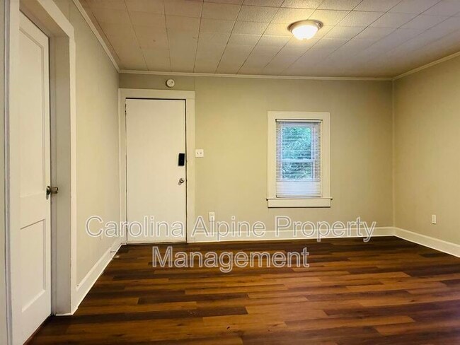 Photo - 2554 Hemphill St