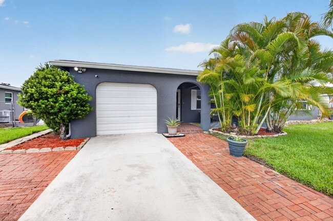 Photo - 4599 Betelnut St