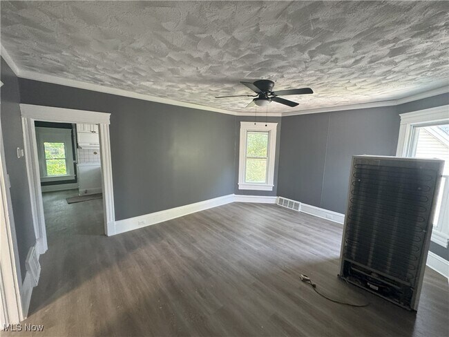 Photo - 2048 W 95th St