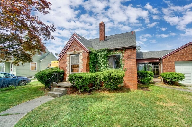 Photo - 347 Darrow Ave