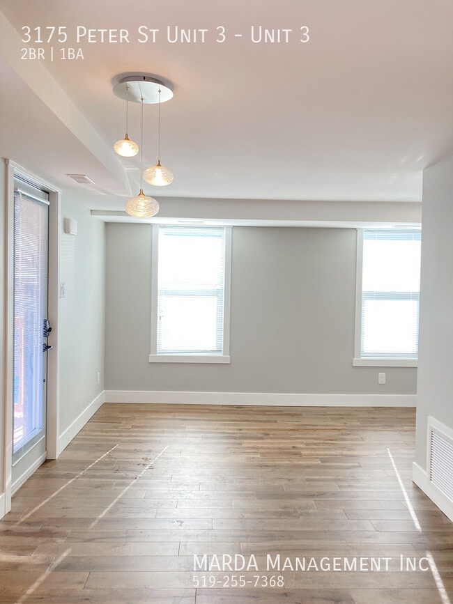 Photo - RENOVATED 2-BED/1-BATH UPPER APT WEST WINDSOR + HYDRO & GAS Unité 3