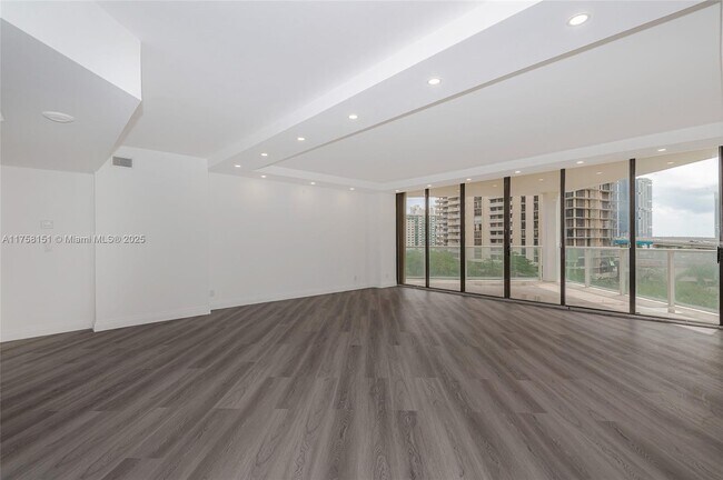 Photo - 19500 Turnberry Way Unit 6E