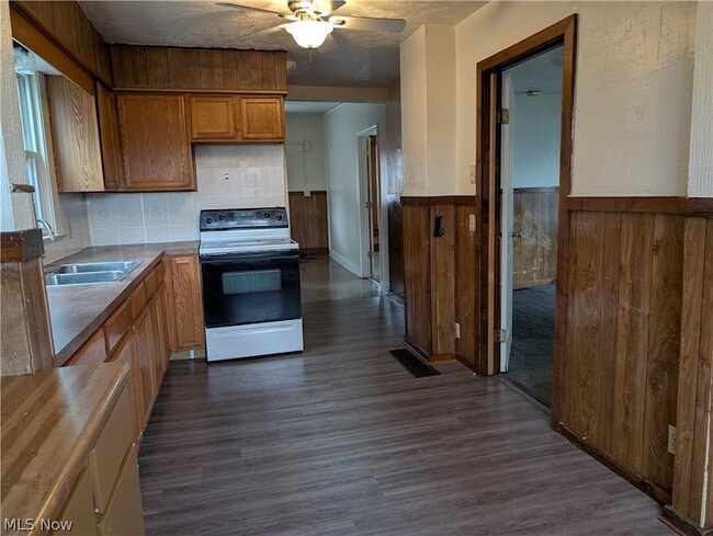Photo - 564 Carroll St