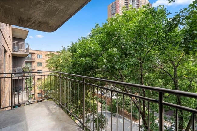 Photo - 210 W Grant St