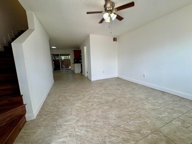 Photo - 3662 SW 59th Ave Unidad 2