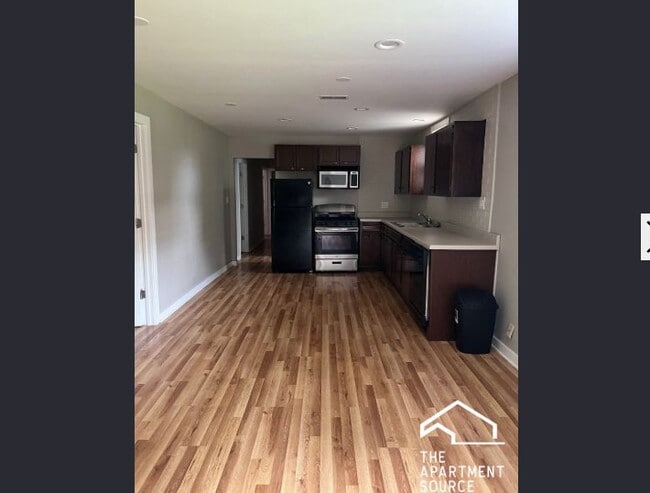 Building Photo - 1037 W Polk St Unit 3R