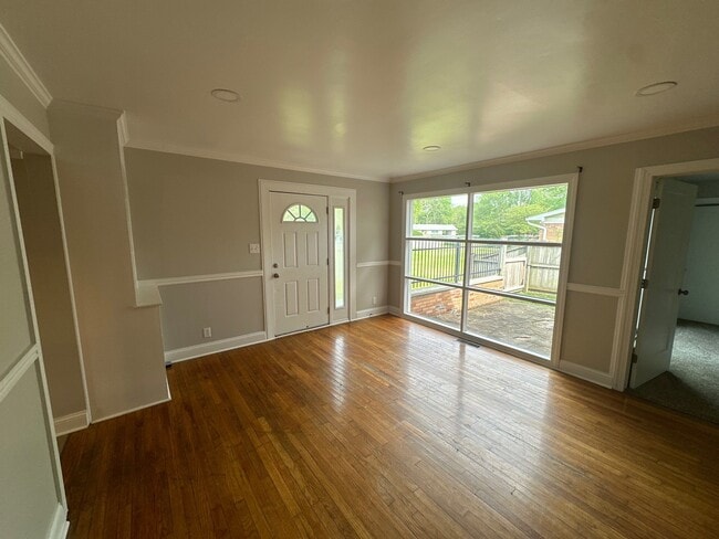 Photo - 1370 Farley Dr