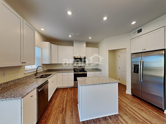 Photo - 561 Larragan Dr