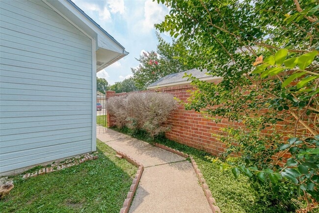 Photo - 9310 Corner Oaks Ln