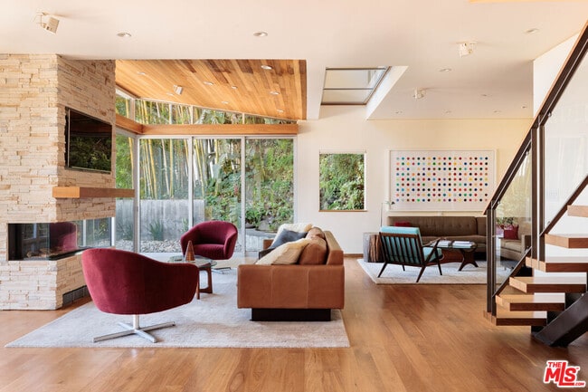 Photo - 1625 N Crescent Heights Blvd