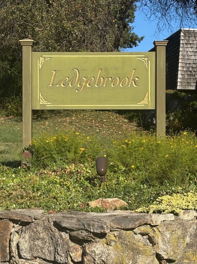 Photo - 90 Ledgebrook Dr Unit 90