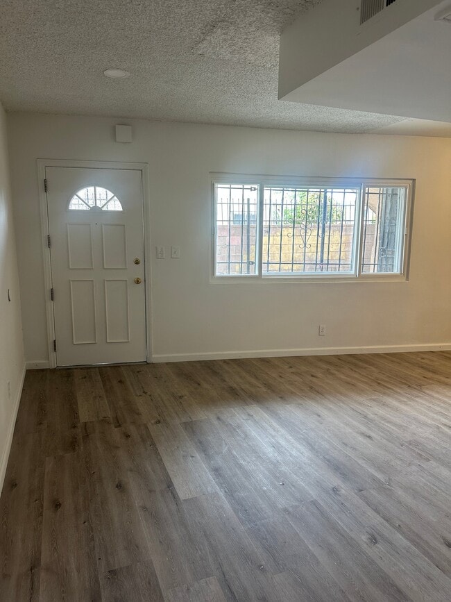 Photo - 1317 W 97th St Unidad 1