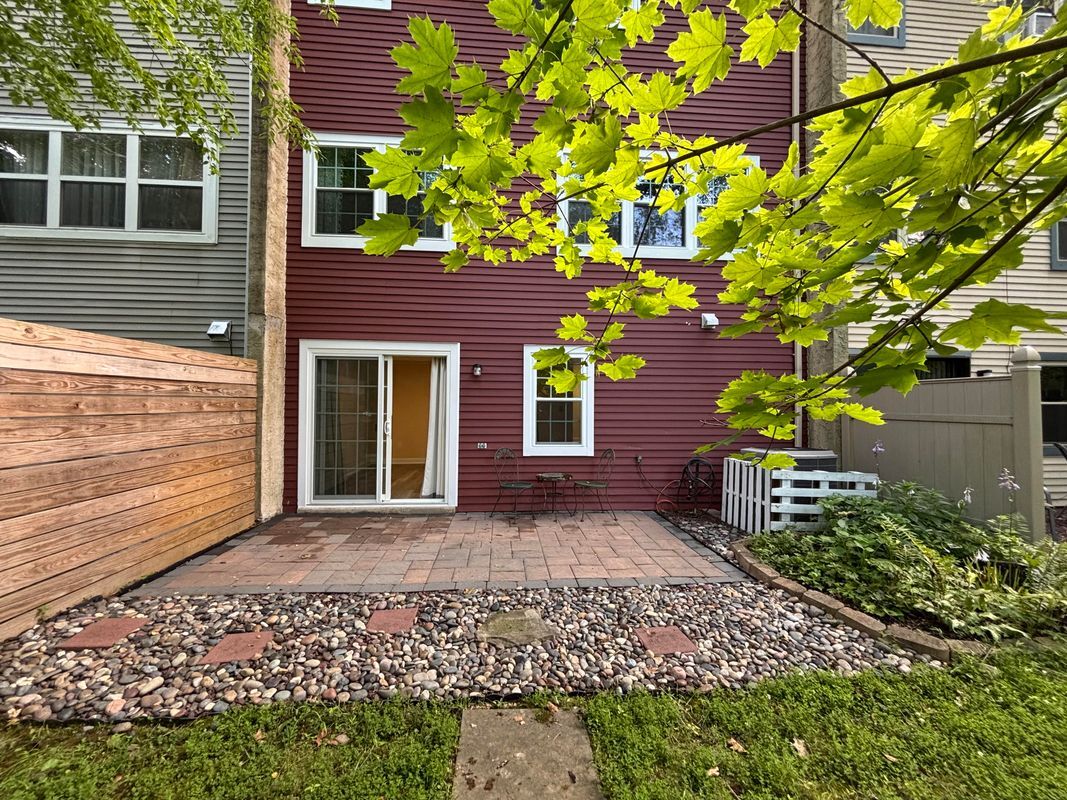 Photo - 3 E Ridge Mews