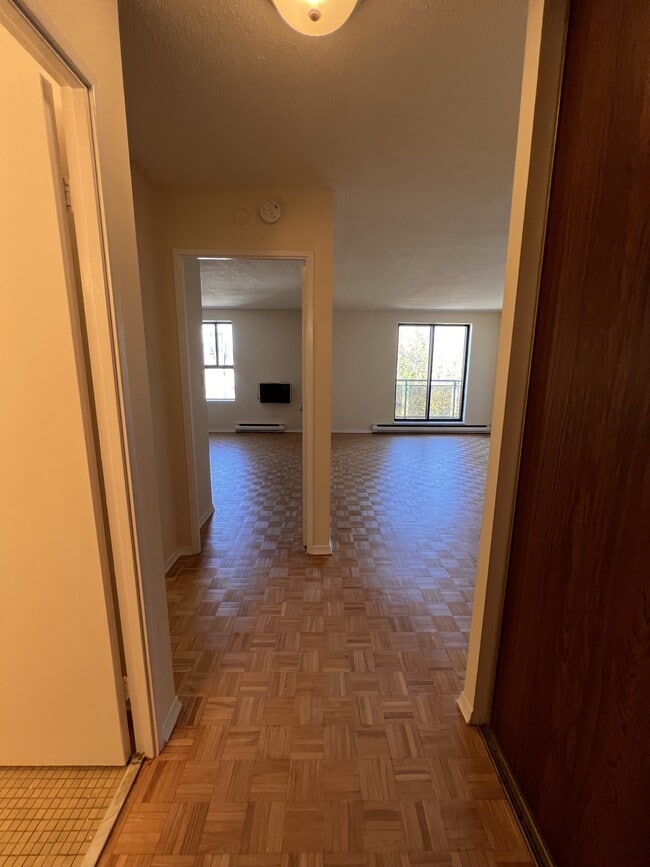 Building Photo - 800 Riddell Ave N Unit 303