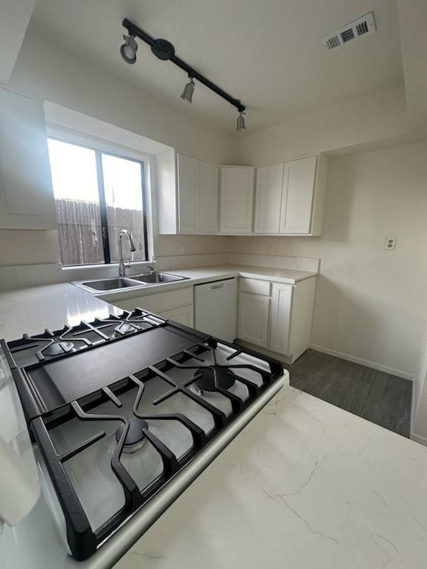 Photo - 917 Peninsula St