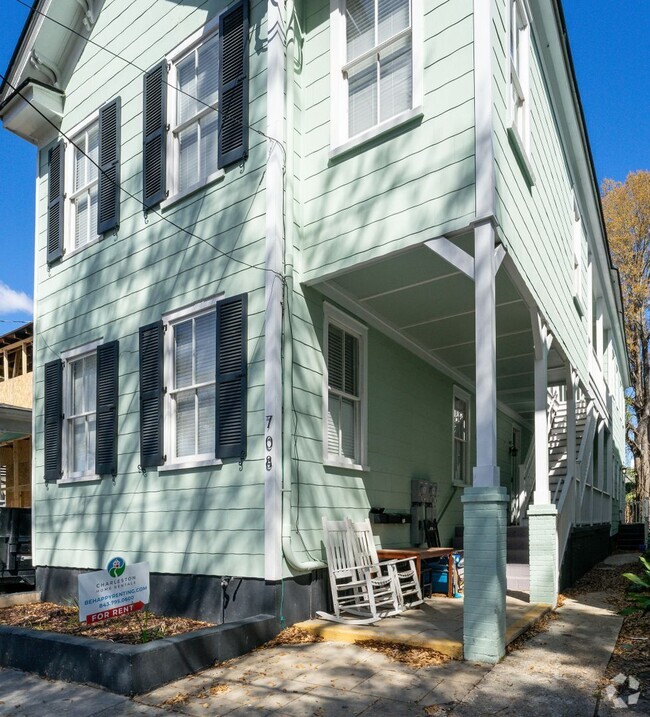 Building Photo - 3 Bedroom 3 Bath Apartment in North Centra...