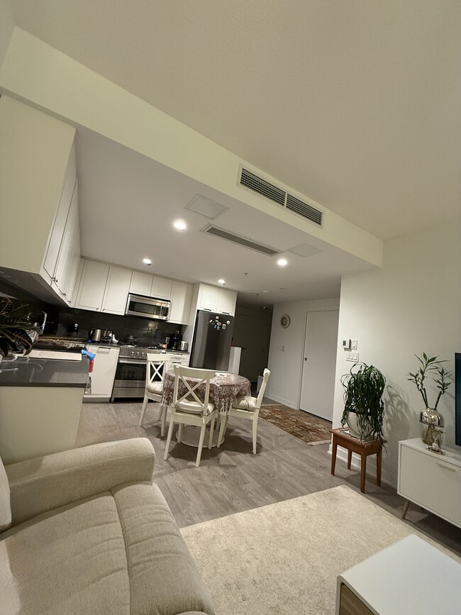 Photo - 1401 Hunter St Unit 7 Floor South Facing