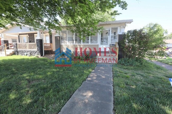 Building Photo - Two Bedroom House