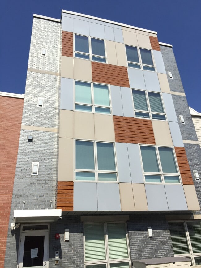 Building Photo - 944 N Marshall St