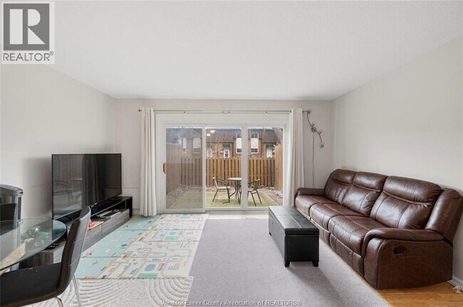 Photo - 6384 Thornberry Crescent