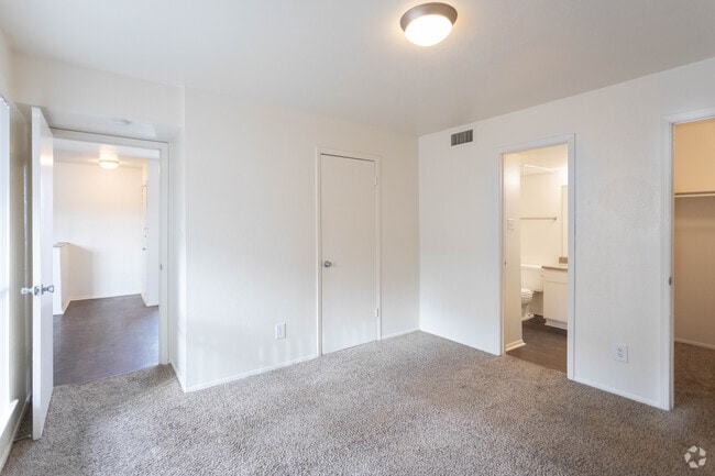 1BR 1BA - 650 SF