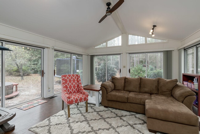 Photo - 380 Swoope Dr